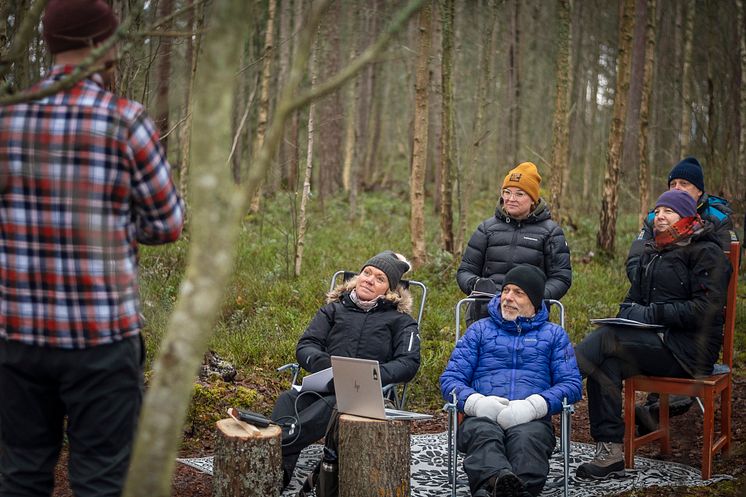 Utomhuskonferens, Möten på dalavis