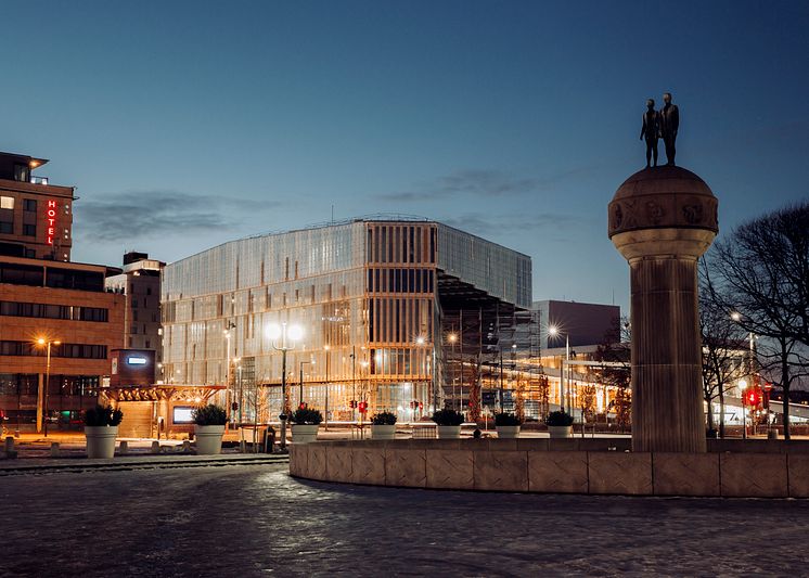 Deichman Bjørvika at night time.