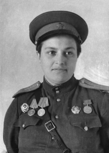 Lyudmila_Pavlichenko,_before_title (kopia)