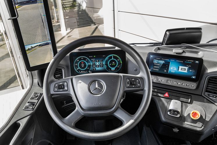 eActros Multimedia Cockpit