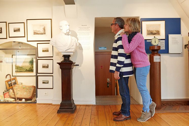 Historisches Rinteln_Besucher auf den Spuren von Franz von Dingelstedt im Museum Die Eulenburg