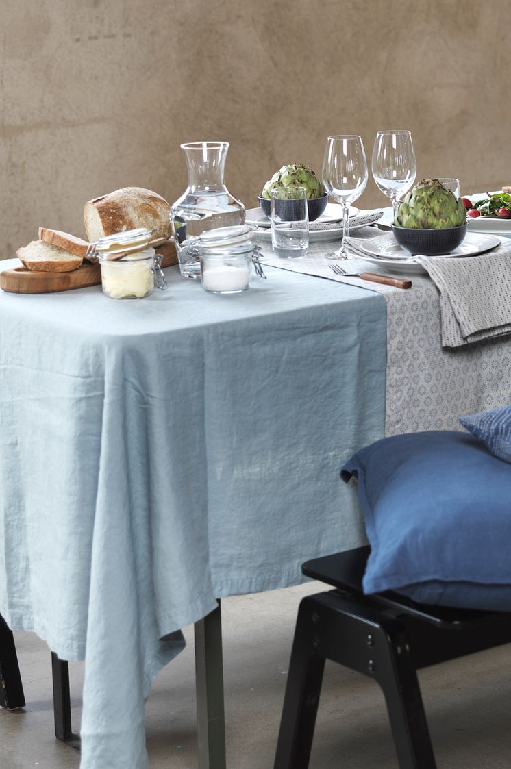 917329  Table Cloth Washed Linen