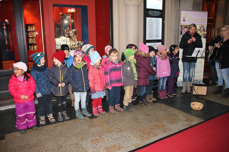 Erfolgreicher Bärenherz-Weihnachtsbasar 2016: Rückblick in Bildern