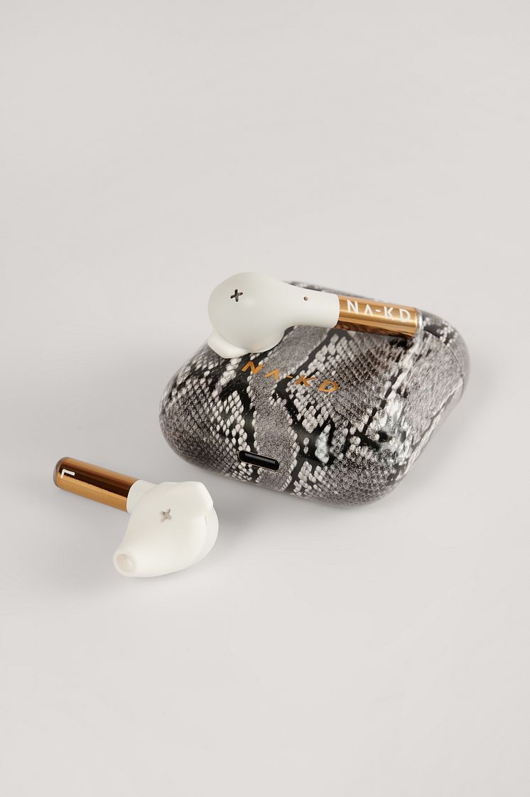 Nakd_Wireless_Earphones_1714-000000-9339_ 1.jpg