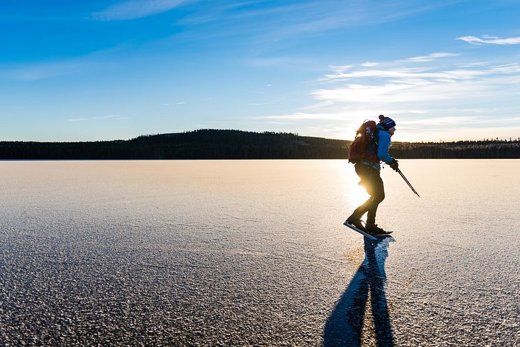 Långfärdsskridskor i Järvsö. Foto Emrik Jansson_hög