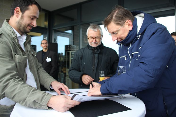 Erstes Forschungs- und Schulungsflugzeug auf dem Flugplatz Schönhagen an die Technische Hochschule Wildau übergeben