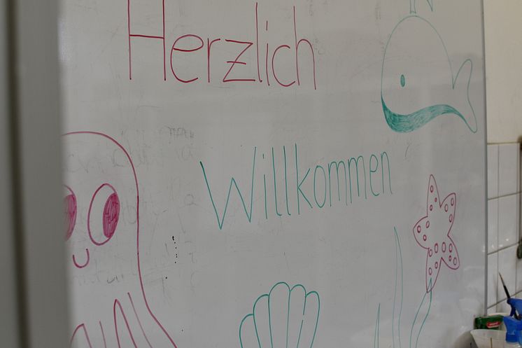Mit selbst hergestellten Farben arbeiten, Tierkostüme aus recycelten Materialien herstellen, neue Planeten entwerfen, Theater