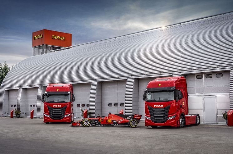 IVECO S-Way lastbil & Ferrari