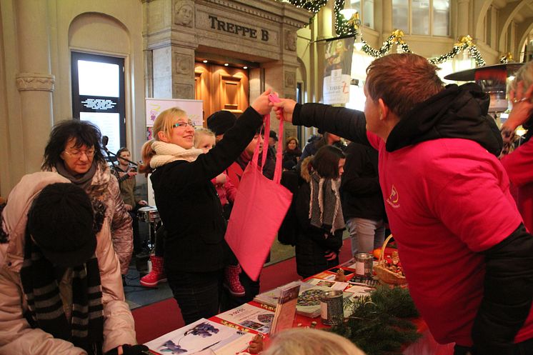 Erfolgreicher Bärenherz-Weihnachtsbasar 2016: Rückblick in Bildern