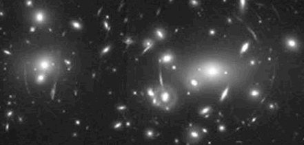 Gravitationslinsning av mörka materian i Galaxhopen Abell 2218. (NASA)