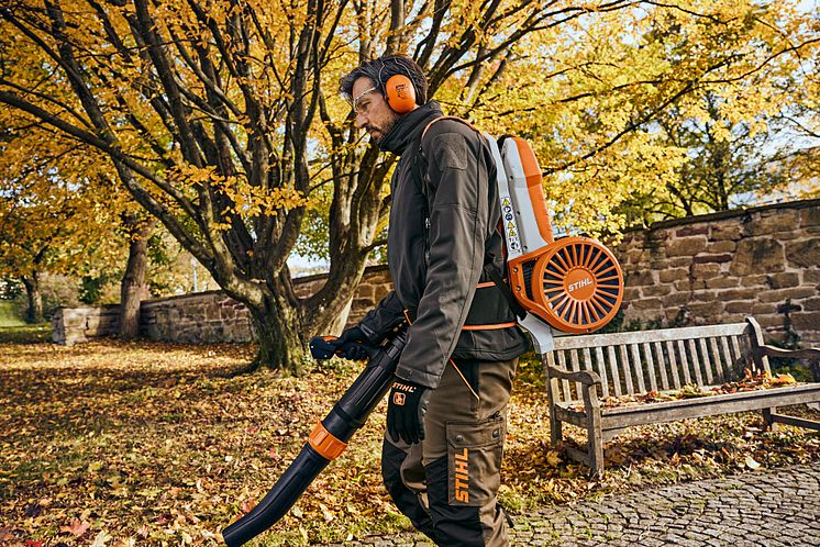 STIHL_BGA_300_2.jpg