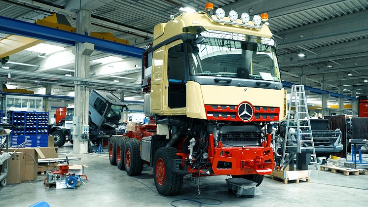 Paul Group baut Mercedes-Benz Schwerlast-Lkw um