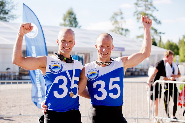 Tony Björling och Clas Björling, segare i herrklassen, Vansbro Swimrun.