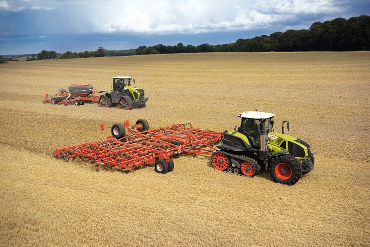 Tractors with crawler tracks – AXION 900 TERRA TRAC and XERION 5000