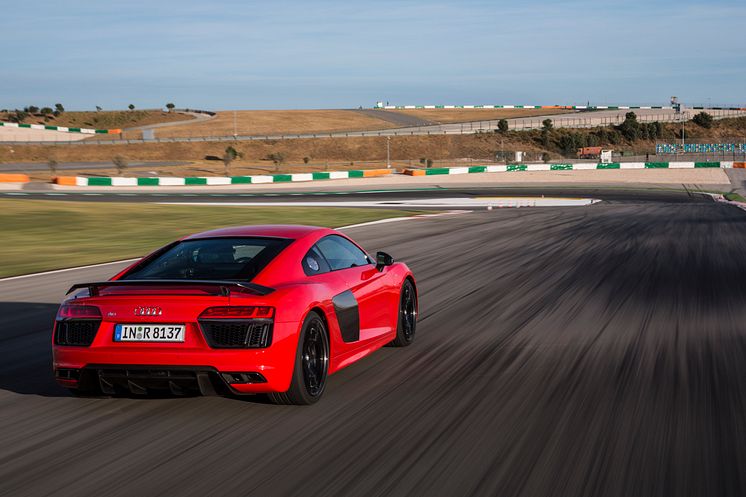 R8 Dynamite Red rear right side