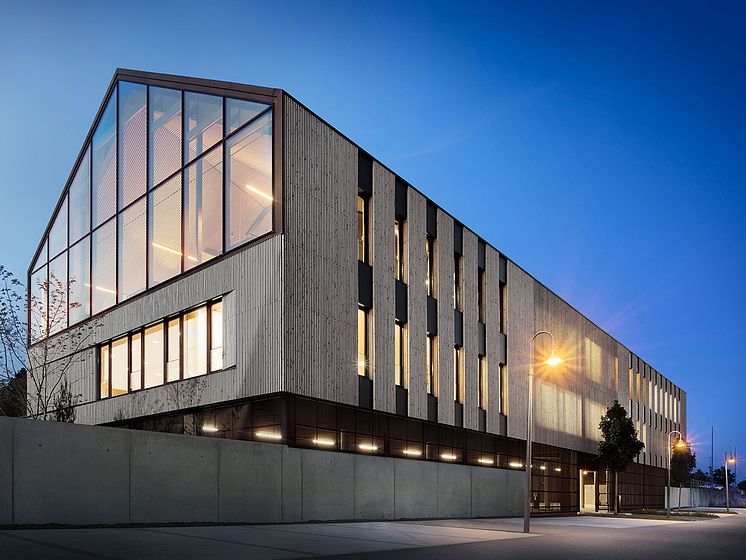 Perfekt beleuchtet: das Bürogebäude von w:architekten in Freudenstadt