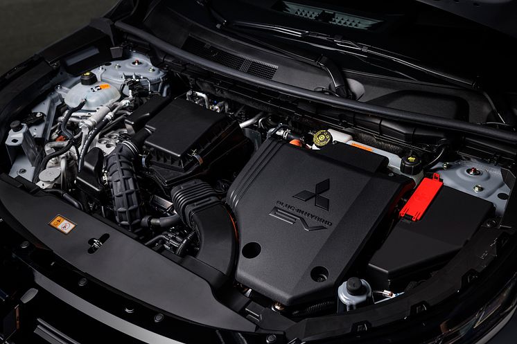 New Outlander PHEV_025L.jpg