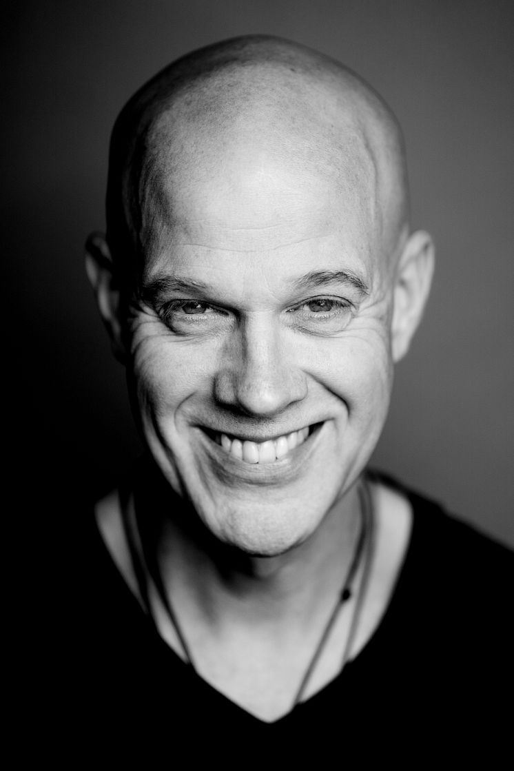 jacob-karlzon-2023-2-www-christophbombart-photgraphy-com.jpeg