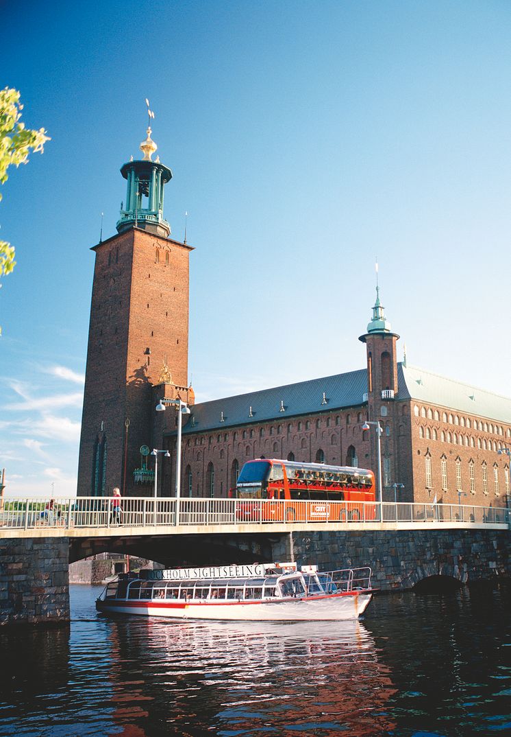 Kombinationsturer med buss och båt