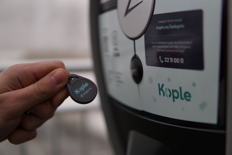 Lader og ladebrikke Kople.JPG