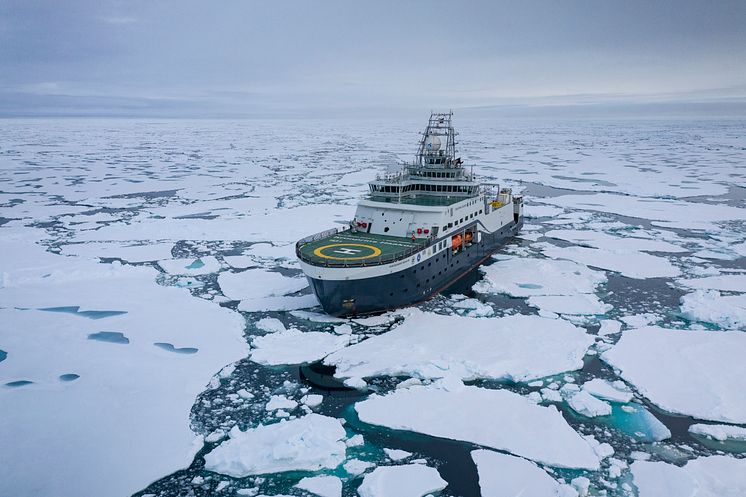 RV Kronprins Haakon.jpg