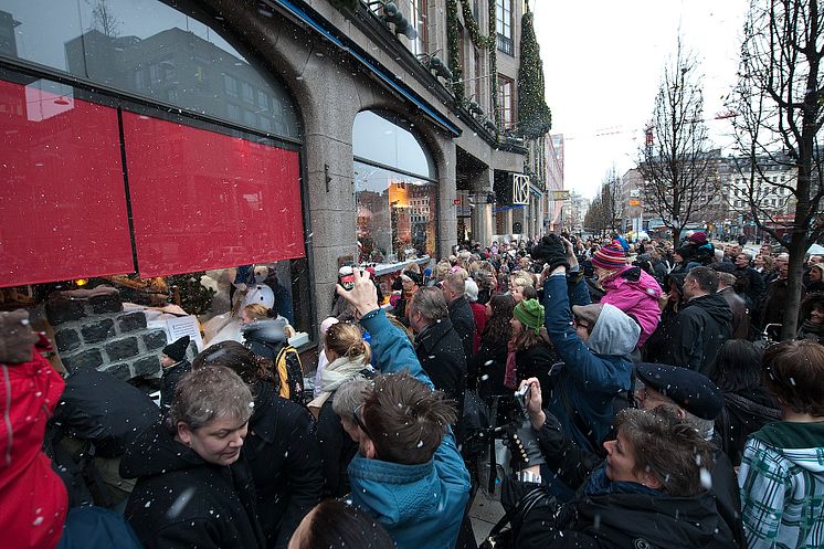 Skyltsöndag på Nordiska Kompaniet i Stockholm. Bild 1