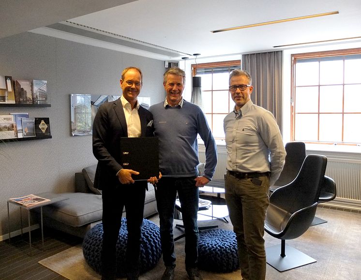 Eirik Thrygg (t.v.), adm. direktør i Höegh Eiendom, Bjørn Sikkeland, regionleder i Asker Entreprenør AS og Stig Nilsson, prosjektleder i Höegh Eiendom.