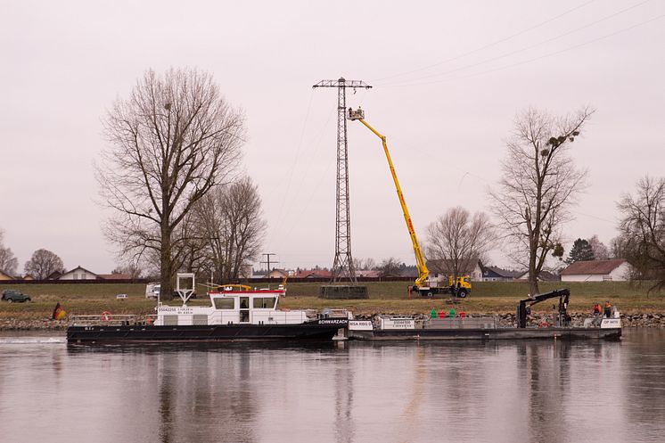 Niederalteich_Abbau_Gittermast_Bojenleger