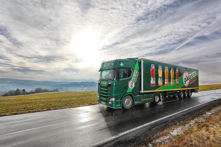 Scania S 580 V8_im Einsatz für das Familienunternehmen Güldenkron Fruchtsaft