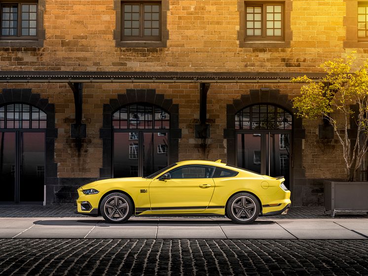 FordMustangMach1_GrabberYellow_004