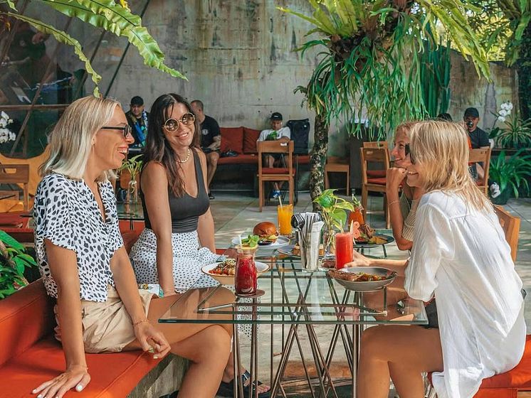 Cafes-and-Restaurants-in-Seminyak.jpg