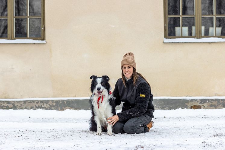 Louise Chatteli med Årets Sociala tjänstehund Chip. Foto Jenny Jurneilus