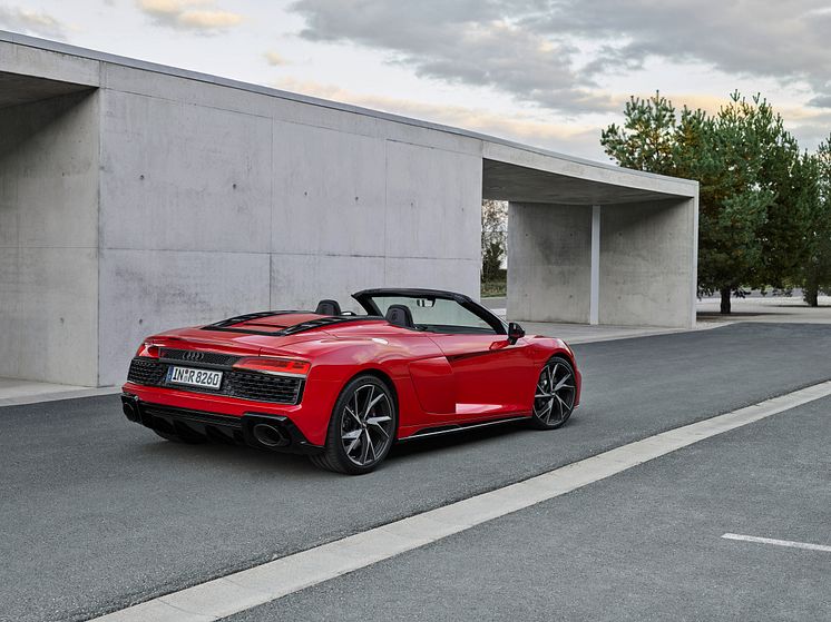 Audi R8 V10 RWD Spyder (Tangorød)