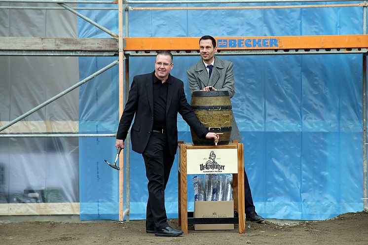 Pre-Opening Manager Axel Kross und  Marcus Köhler, Direktor des ACHAT Comfort Messe-Leipzig beim Richtfest am 24.11.2016