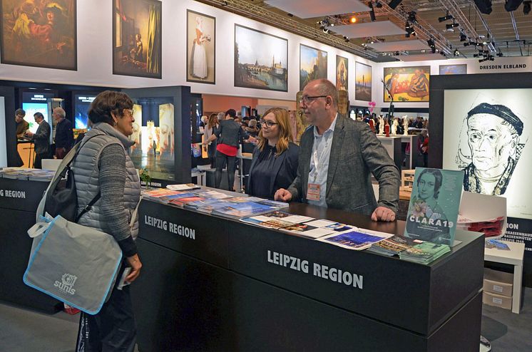 Besucher können sich am Leipzig-Counter auf der Internationalen Tourismus-Börse in Berlin über attraktive Reiseangebote und Veranstaltungen informieren