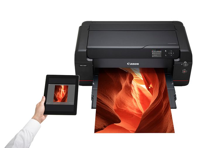 imagePROGRAF PRO-1000 Mobile Printing LIFESTYLE