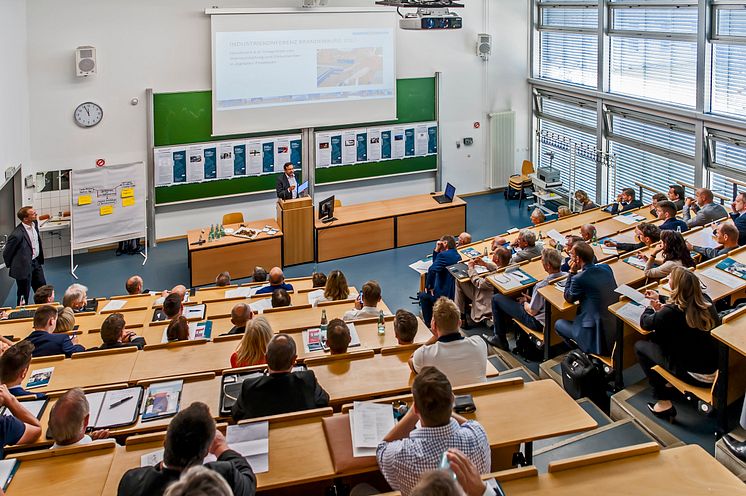 TH Wildau stellte auf der Industriekonferenz 2017 Forschungen zu Digitalisierungsprozessen und der zukünftigen Rolle des Menschen vor