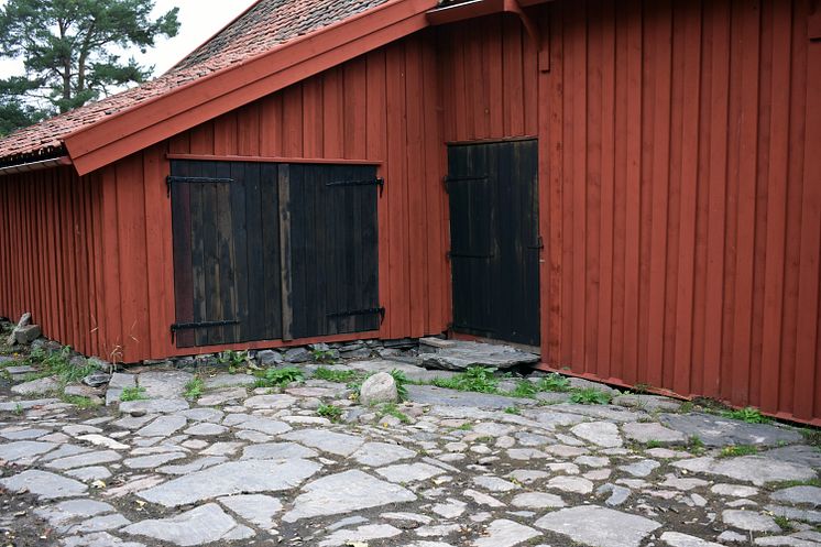 Kvibergsnäs Landeri - gårdsplanens stenläggning