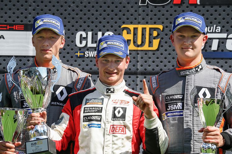 Prispall race 1, fr.v: Joel Jern, Ilmari Korpivaara, Anthon Caldana. Foto: Tony Welam/STCC