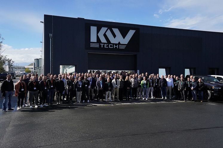 KW-Group-Dealer-Day-Group-Photo-2_low.jpg