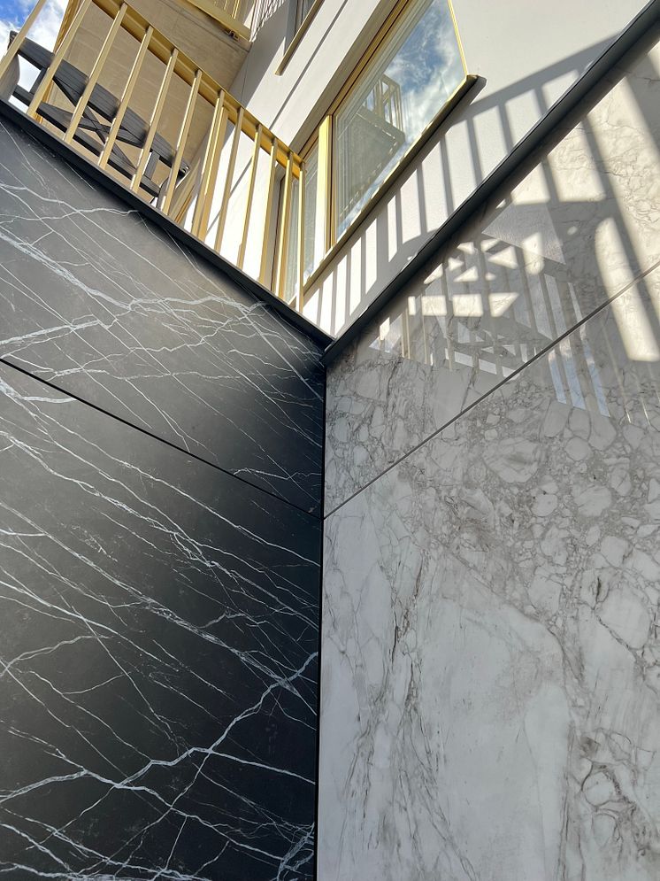 Base plate in Dekton ID Wallentam Black Marble and Bergen (1)