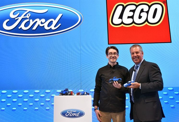 A Ford és a LEGO Sebesség Bajnokai bemutatja a Mustang és az F-150 Raptor készleteket, hogy a gyermekeknek felépíthessék álmaikat