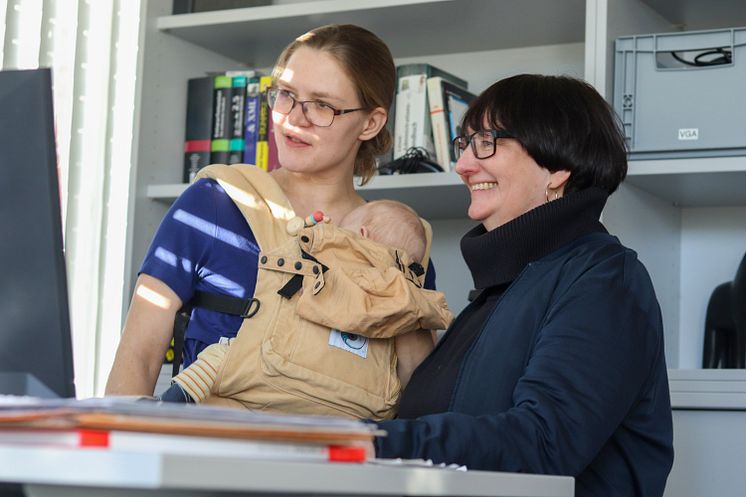 Vereinbarkeit von Beruf und Familie vorleben | Arbeiten mit Kleinkind an der Universität Vechta 