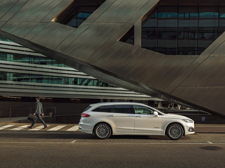 Ford Mondeo Hybrid stationcar