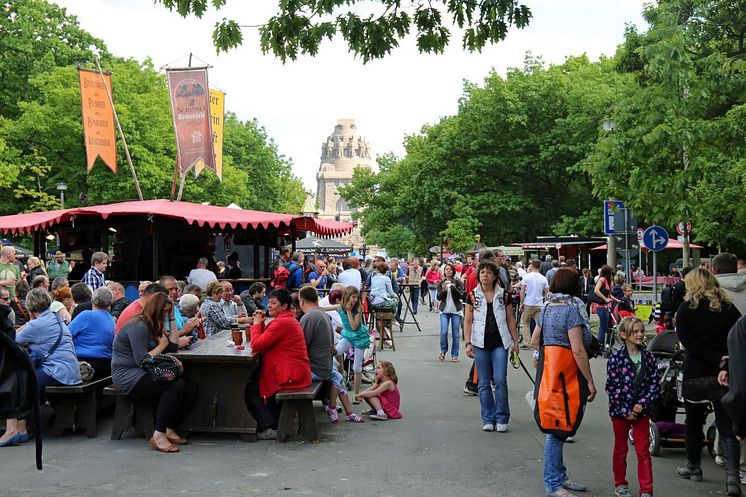 Leipziger Bierbörse vor dem Völkerschlachtdenkmal (Straße des 18. Oktober)