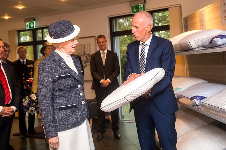 Hoher Besuch: Dänische Königin Margrethe II. besucht die Deutschlandzentrale von DÄNISCHES BETTENLAGER/JYSK in Handewitt