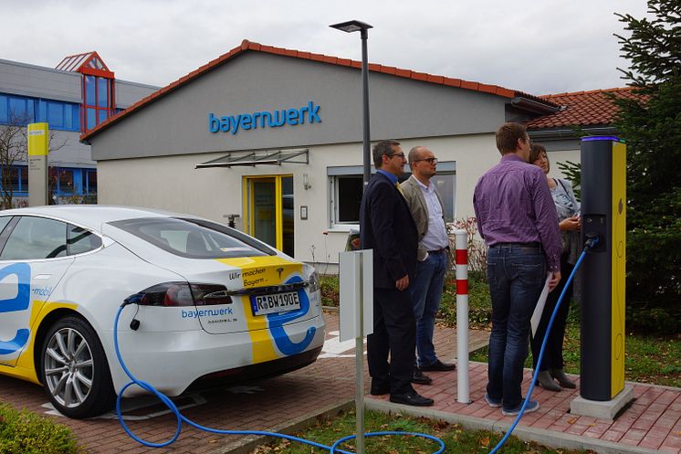 Neue Lademöglichkeiten am Bayernwerk-Netzcenter Marktheidenfeld für Elektrofahrzeuge