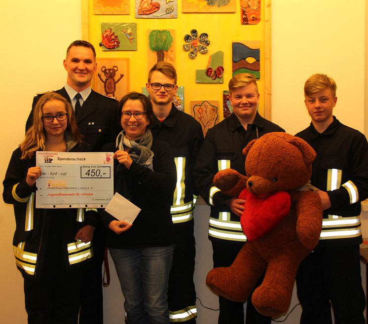 Jugendfeuerwehr veranstaltet ersten Weihnachtsmarkt in Buchheim