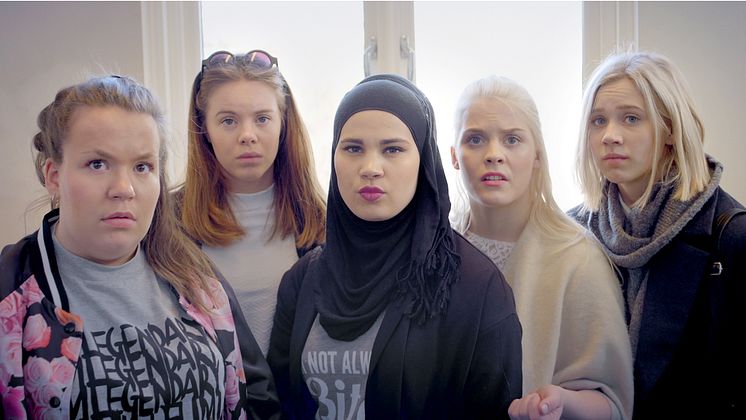 Skam, sesong 2 Chris (Ina Svenningsdal), Eva (Lisa Teige), Sana (Iman Meskini) Vilde (Ulrikke Falch) og Noora (Josefine Frida Pettersen) NRK