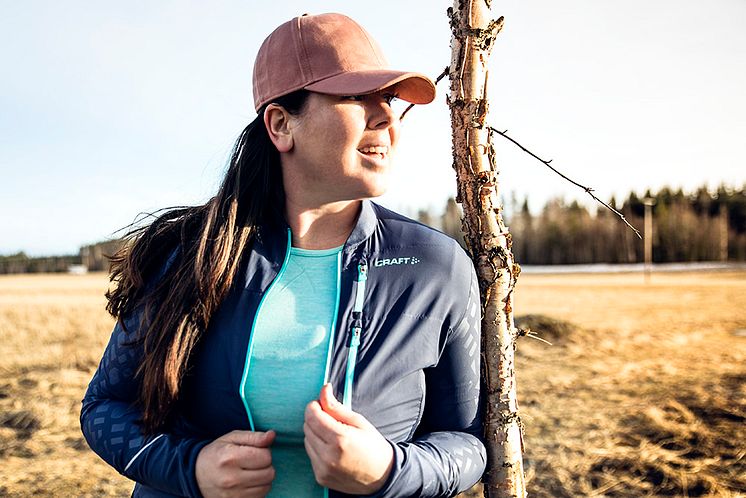 Sara Rönne, traningsgladje.se i Breakaway jacket och Active Comfort tee från Craft